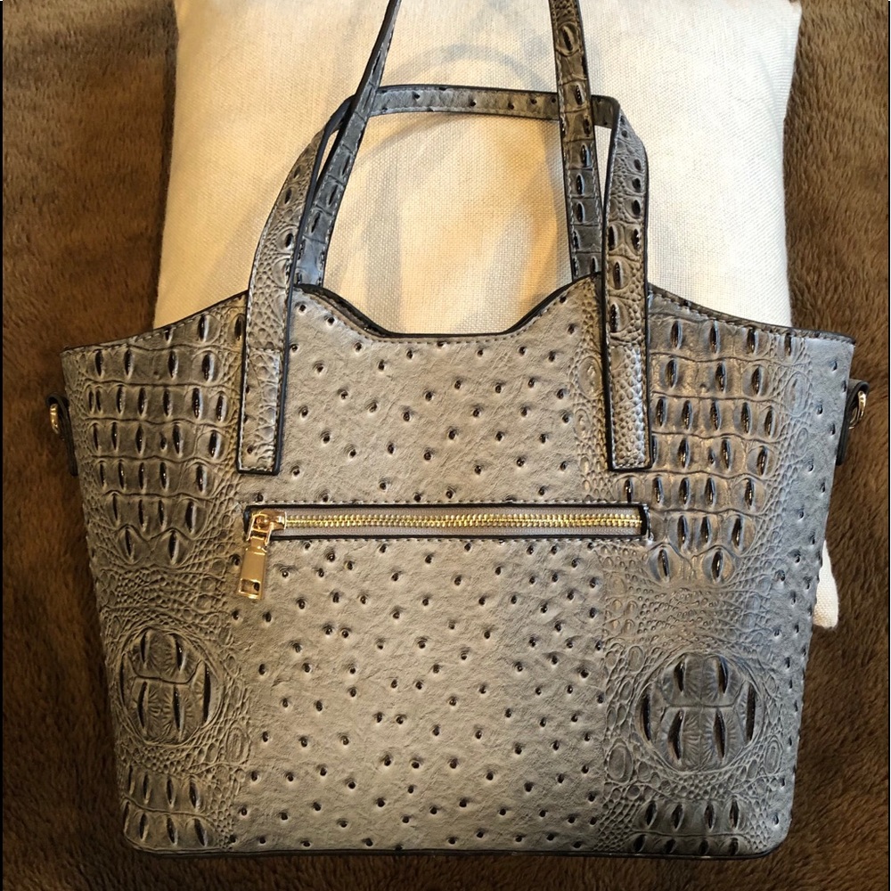 Gorgeous faux alligator skin purse (grey)